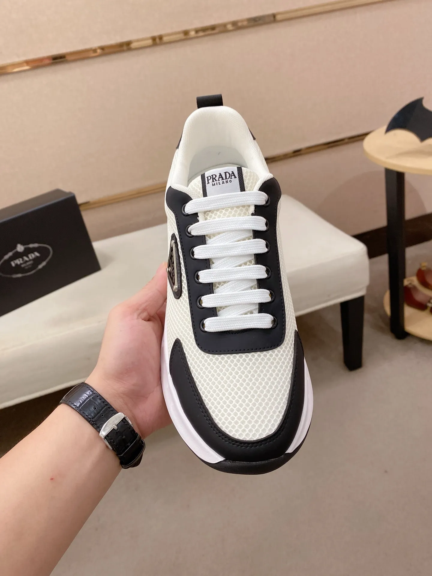 Men's men's shoes💰: 440💰[Prada～Prada] Trendy new styles are on the market. Same style as the official website. Counter quality. Original version. [Strong] [Strong] Imported selected first-layer cowhide. Comfortable and breathable sheepskin lining, fine workmanship, upper layer made of 100% pure cowhide, original last shape, comfortable on the feet, shoe sizes 38 to 44